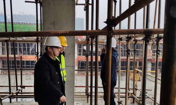 1612169425771163.jpg 南昌市政建設(shè)集團(tuán)桃花南路安置房項(xiàng)目開(kāi)展2021年安全質(zhì)量進(jìn)度檢查6003.jpg