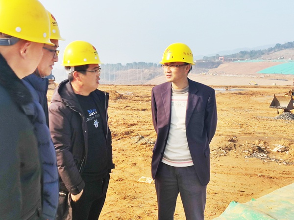 1612340799967281.jpg 南昌市政建設集團麥園生活垃圾填埋場終期封場工程進行節(jié)前安全檢查6001.jpg