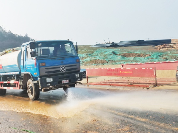 1612340818113239.jpg 南昌市政建設集團麥園生活垃圾填埋場終期封場工程進行節(jié)前安全檢查6002.jpg