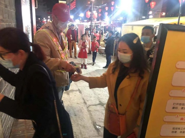 1613718751580989.jpg 南昌市政建設(shè)集團(tuán)春節(jié)守護(hù)萬(wàn)壽宮歷史文化街區(qū)6004.jpg