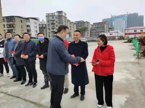 1613721044833605.jpg 南昌市政建設(shè)集團領(lǐng)導(dǎo)春節(jié)慰問春節(jié)值班員工6004.jpg