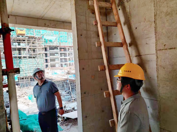 1620627851736628.jpg 南昌市政建設(shè)集團(tuán)呂文蘇地住宅項(xiàng)目進(jìn)行安全文明檢查6002.jpg