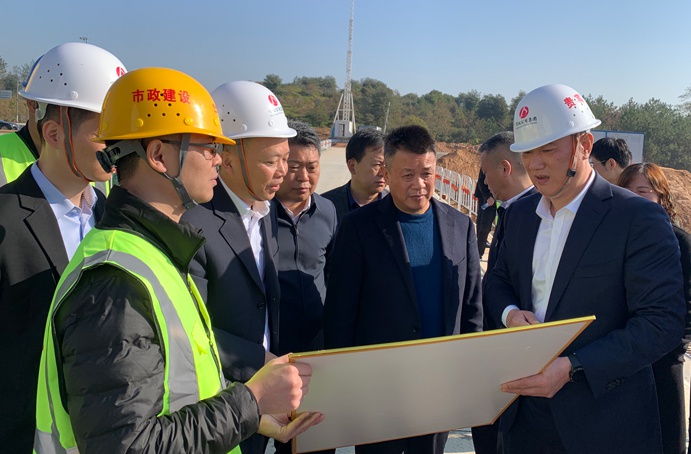 1638168046648147.jpg 新建區(qū)區(qū)長王成久蒞臨綠色建筑產(chǎn)業(yè)園項目調(diào)研691.jpg