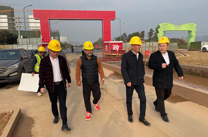 1639098833568872.jpg 南昌市政建設(shè)集團(tuán)張世東前往南昌縣小藍(lán)快速化工程項(xiàng)目檢查指導(dǎo)691.jpg