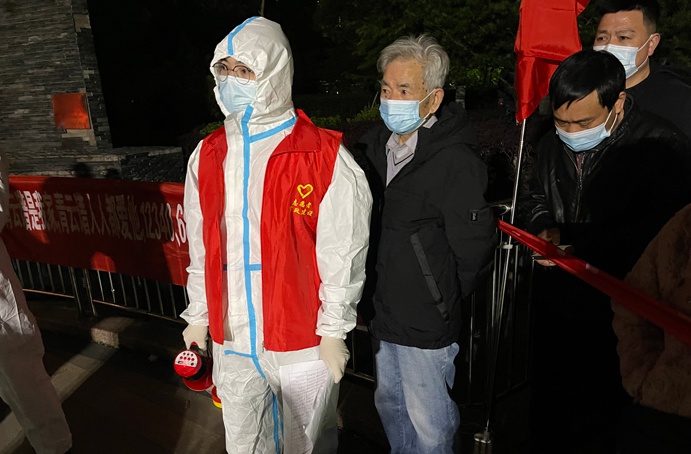 1647588450494743.jpg 南昌市政建設(shè)集團(tuán)協(xié)助青云譜區(qū)祥和社區(qū)開展核酸檢測(cè)691.jpg