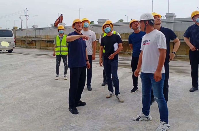 1654485122443999.jpg 徐旭帶隊前往S49楓生快速路提升改造工程秦坊安置房項目檢查慰問6911.jpg