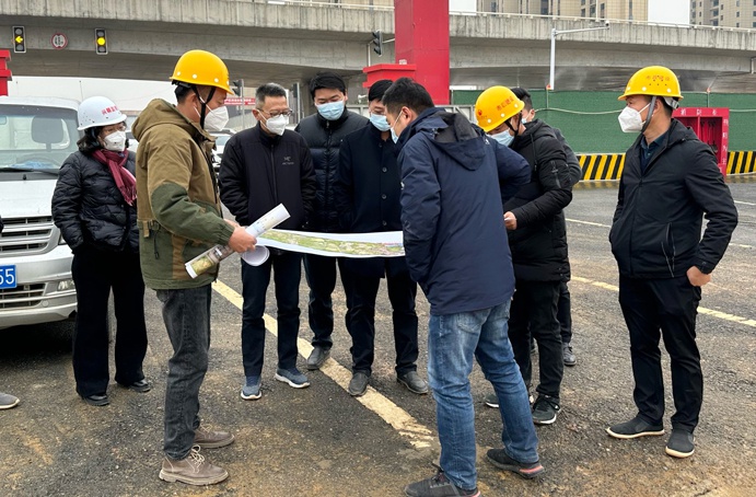 市政公用集團總工程師鄭學(xué)平到朱橋東路項目檢查指導(dǎo) 市政公用集團總工程師鄭學(xué)平到朱橋東路項目檢查指導(dǎo)