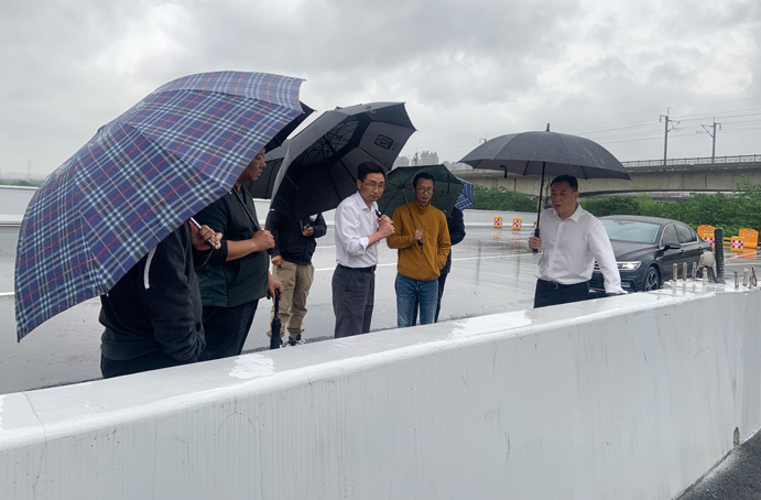 徐旭前往南昌縣河洲路項(xiàng)目、小藍(lán)大道快速化項(xiàng)目調(diào)研pg