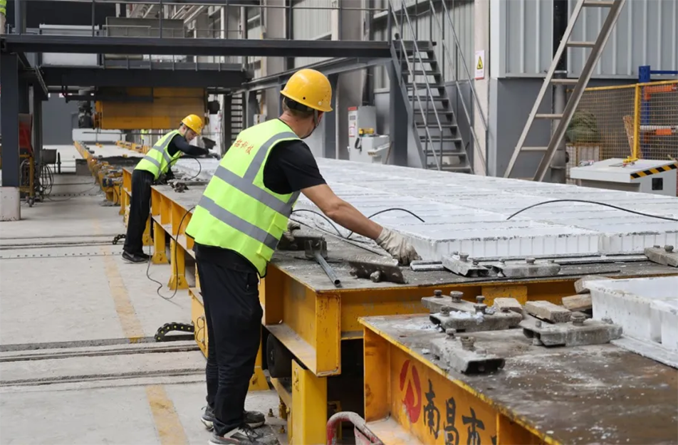 2025年政府開放周活動(dòng)走進(jìn)市政綠色產(chǎn)業(yè)園 市民零距離探訪裝配式建筑 2025年政府開放周活動(dòng)走進(jìn)市政綠色產(chǎn)業(yè)園 市民零距離探訪裝配式建筑